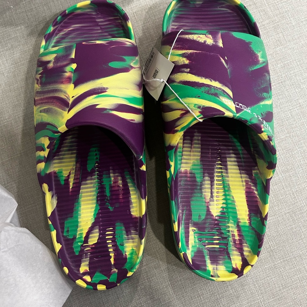 Size 14 Nike slides